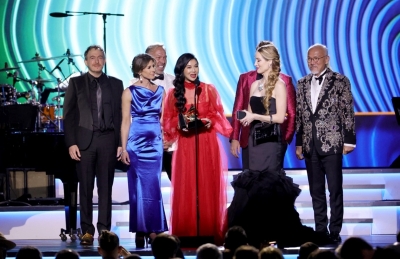 Ca sĩ Mỹ gốc Việt đầu tiên thắng giải Grammy: