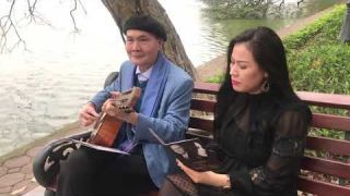 Nhạc sĩ Vũ Thành An hát cùng học trò Ngọc Châm bên Hồ Gươm