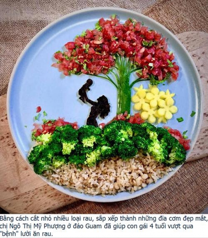 Mẹ Việt hiền mẫu làm đĩa cơm rau đẹp như tranh cho con ăn